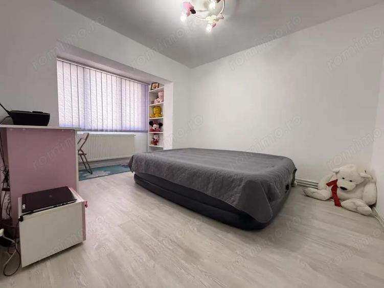 Apartament cu 3 camere decomandat, mobilat în Lipovei