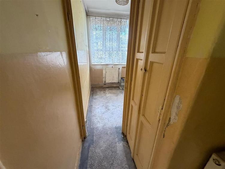 Apartament cu 2 camere nedecomandat în Energiei