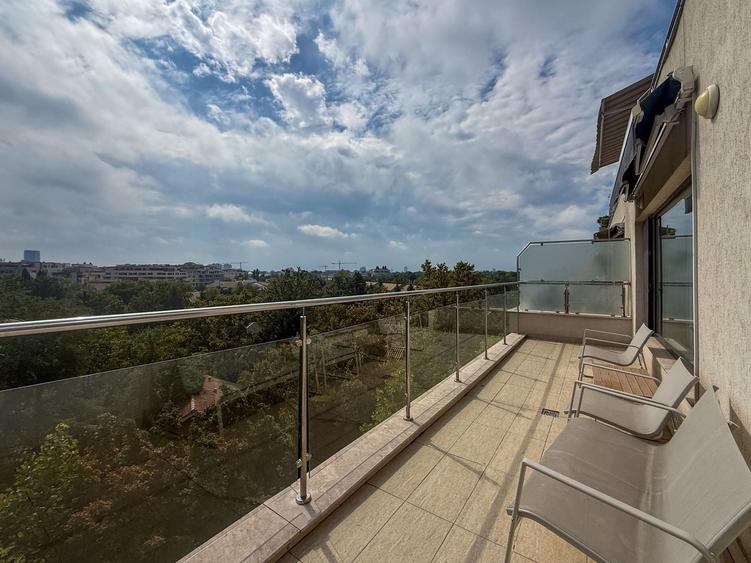 Apartament cu 3 camere semidecomandat în Herăstrău