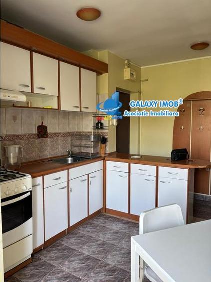 Apartament cu 3 camere semidecomandat, mobilat în Dristor