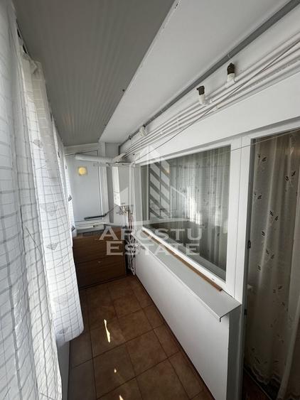 Apartament cu 3 camere decomandat, mobilat în Girocului