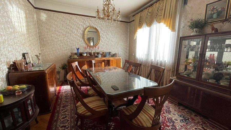 Casă individuală cu 6 camere cu Canalizare în Polonă