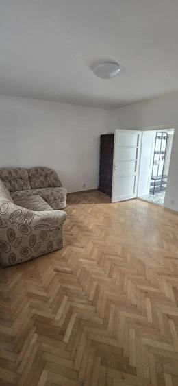 Casă cu 3 camere cu Teren 200 Mp în Central