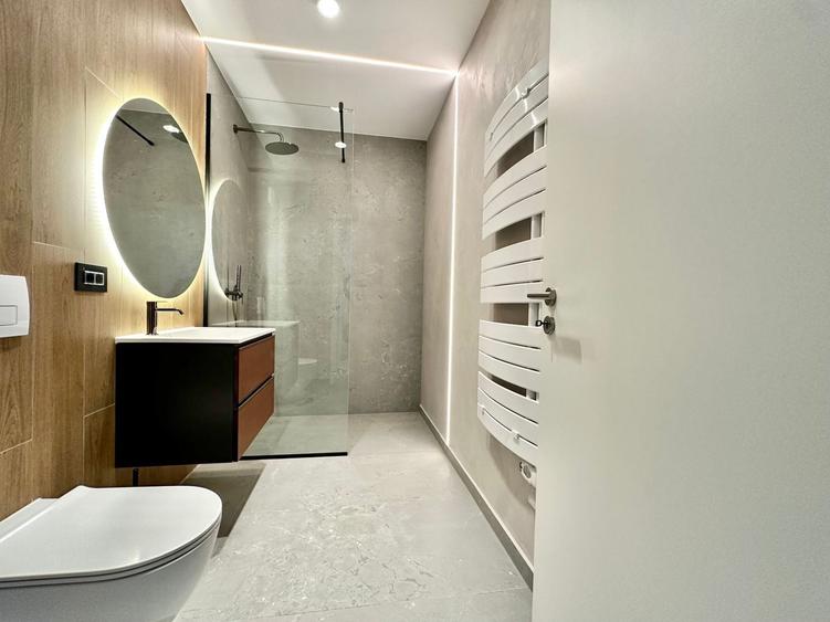 Apartament cu 2 camere semidecomandat, mobilat în Tractorul