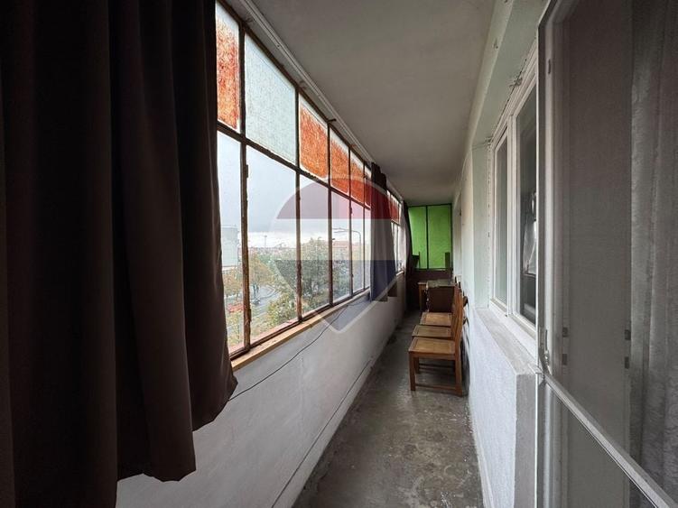 Apartament cu 3 camere semidecomandat, mobilat în Podgoria