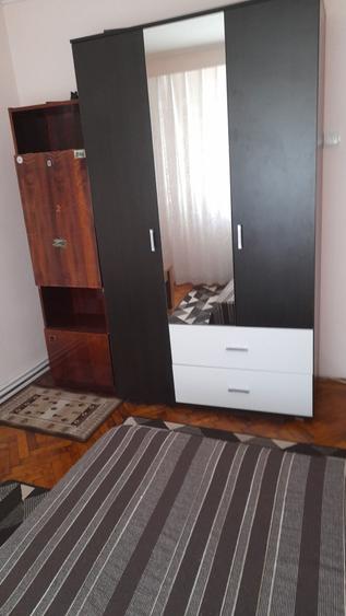 Apartament cu 3 camere decomandat în Palazu Mare