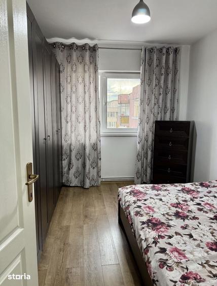 Apartament cu 4 camere decomandat în Între Lacuri