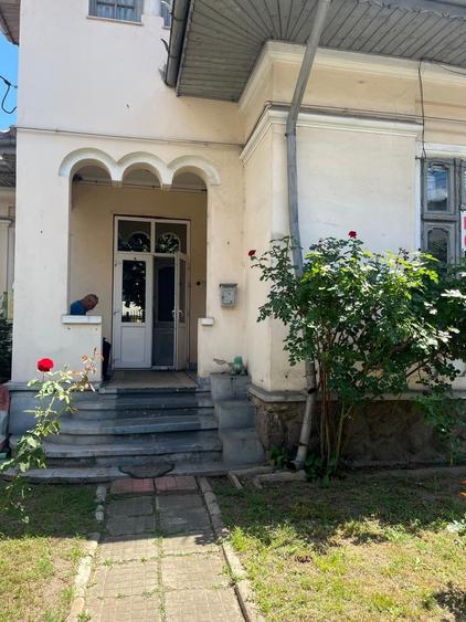 Casă cu 4 camere în Exterior Vest