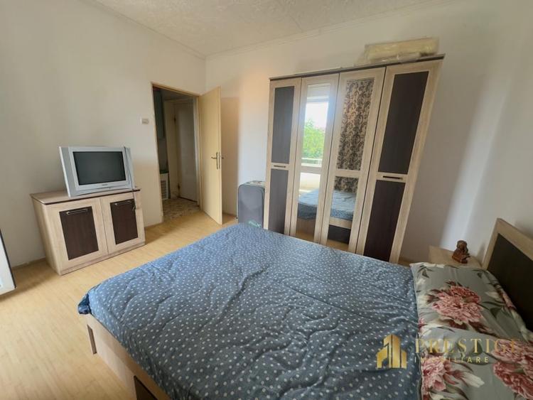 Apartament cu 3 camere semidecomandat, mobilat în Rogerius
