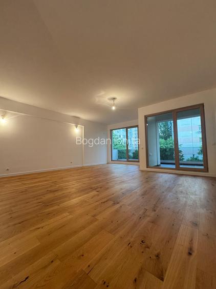 Penthouse cu 4 camere decomandat în Iancului