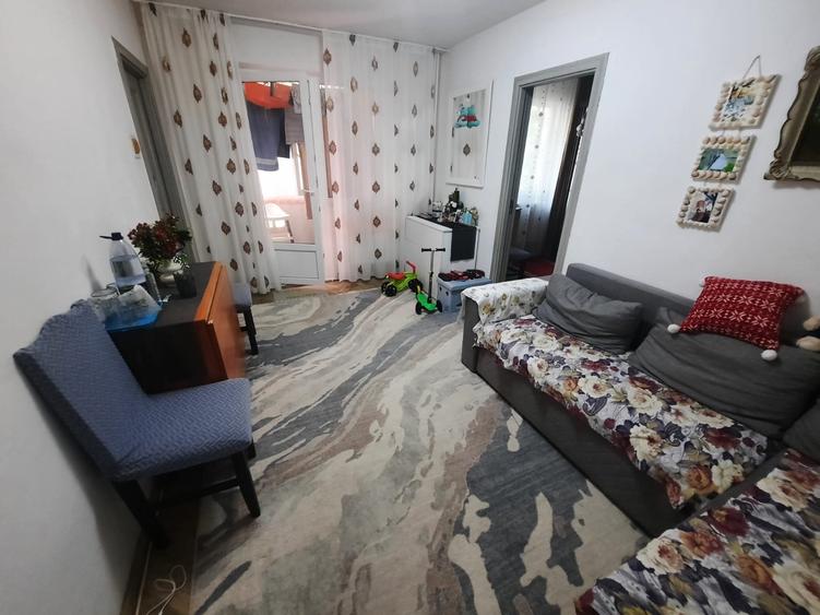 Apartament 3 camere, etajul 2/4, zona Tatarasi - Ateneu - 1