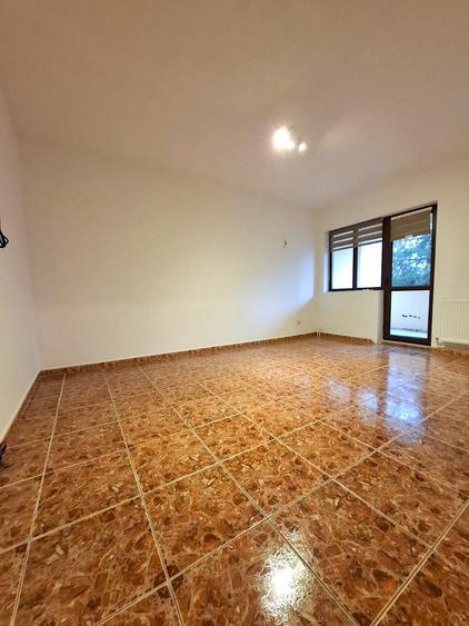 Apartament 3 Camere Ultracentral ,etaj 1 , garaj si boxa - 2