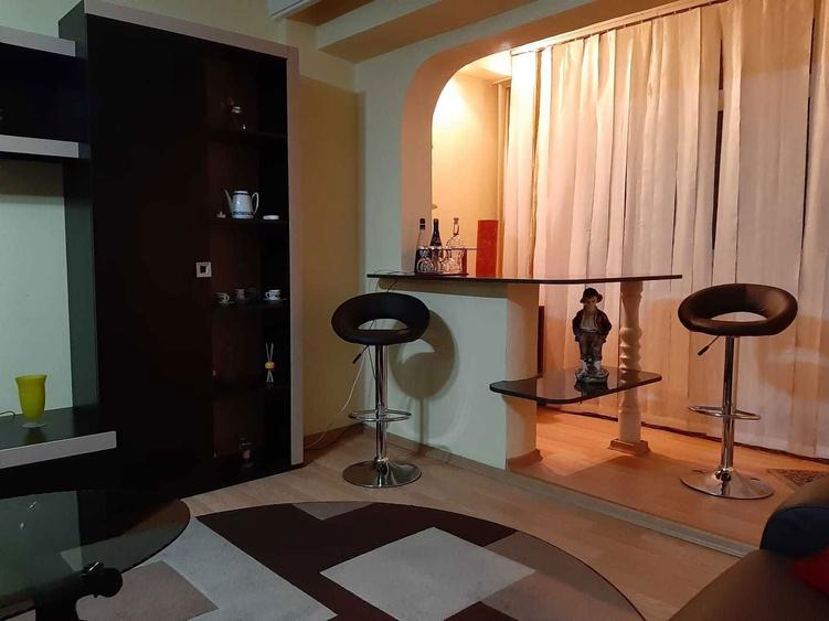 PROPRIETAR, inchiriez ap 3 camere ULTRACENTRAL, total mobilat si renovat - 2