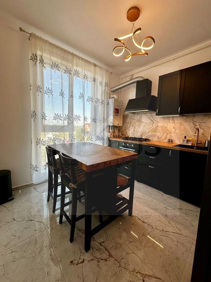 Apartament cu 2 camere semidecomandat, mobilat în Sud