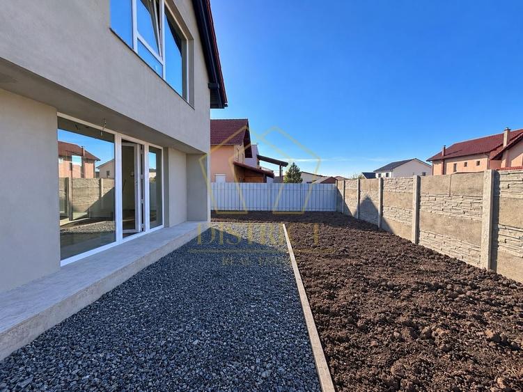 Duplex cu 4 camere cu Canalizare în Ghiroda