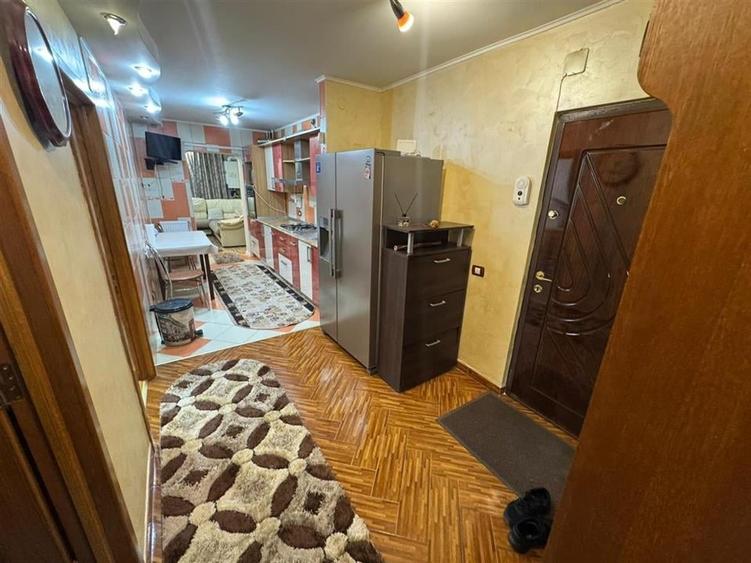 Apartament 4 camere, parter inalt, parcare proprie, zona Piata - Scoala 2 - 6