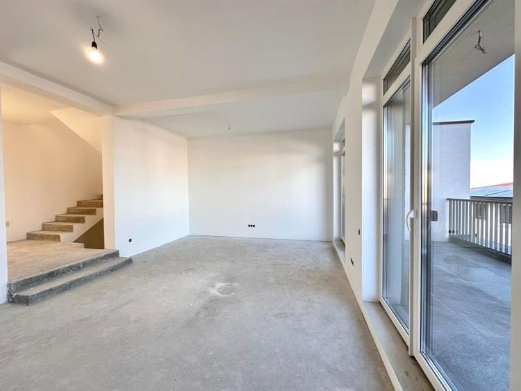 Duplex cu un design deosebit, spatiu generos si curte proprie - 19