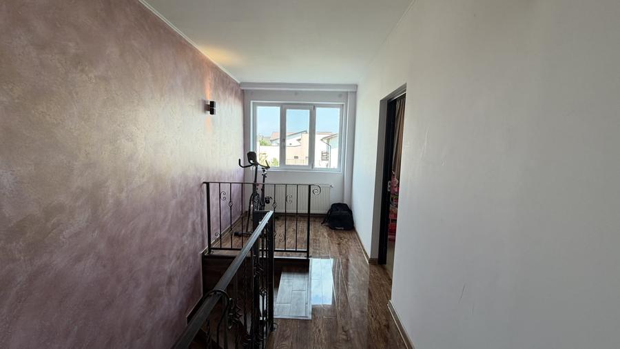 Duplex cu 5 camere cu Canalizare în Roșu