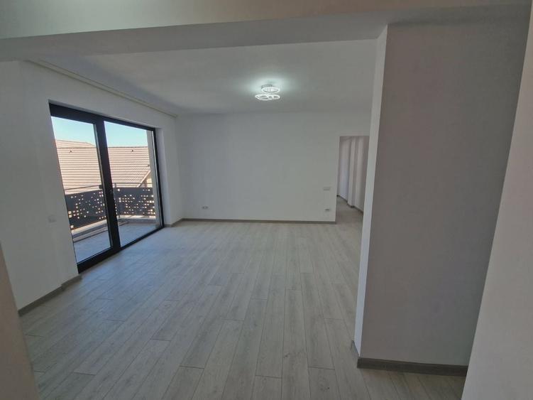 Apartament cu 3 camere semidecomandat în Someșeni