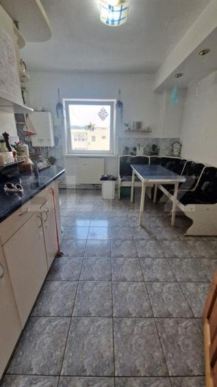 Apartament de vanzare, cu 4 camere, 91 mp, zona-Astra - 2