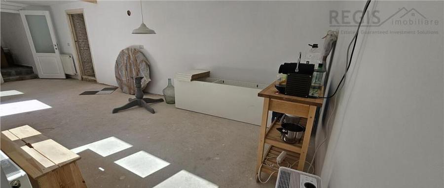 Casa cu curte si parcare in Schei - 8