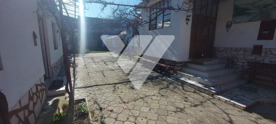 Casa individuala din 2 corpuri 6 camere 2 bai teren 2109 mp Rusi Sibiu - 1