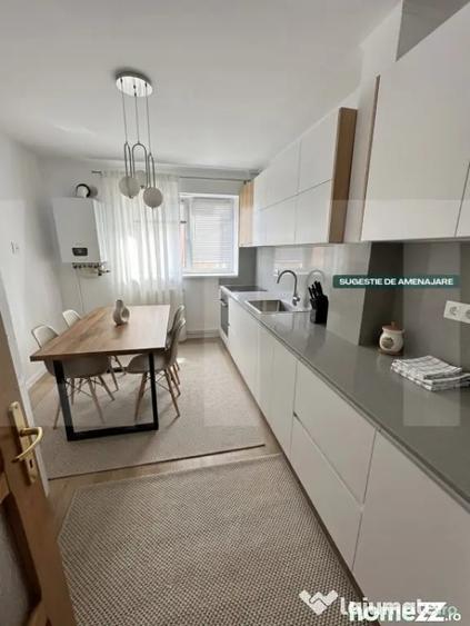 Apartament cu 4 camere decomandat în Central
