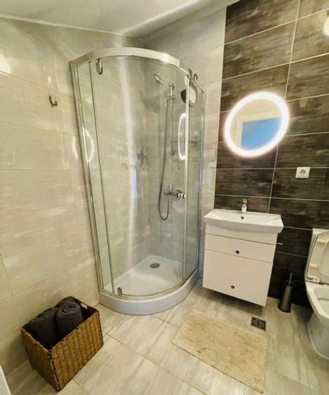 Apartament cu 4 camere semidecomandat în Bucureștii Noi