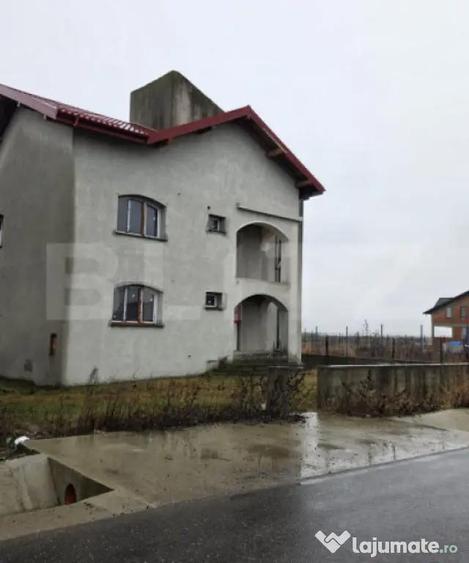 Casa de vanzare, 343 mp, zona Lazuri - 1