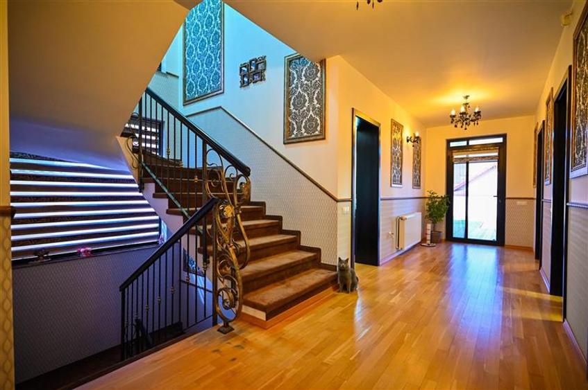 Resedinta distincta, mobilata cu rafinament, pe 1.000 mp teren, Central, Sacele, - 16