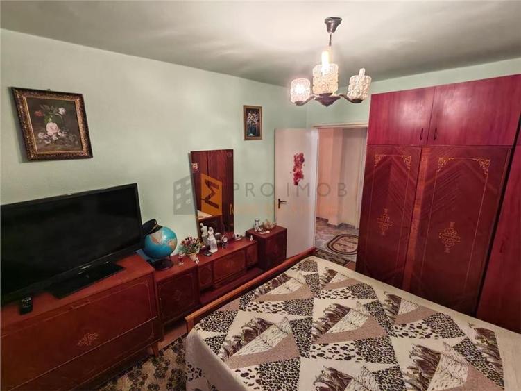 Apartament 3 camere cf 1 decomandat zona Micro 14 - 2