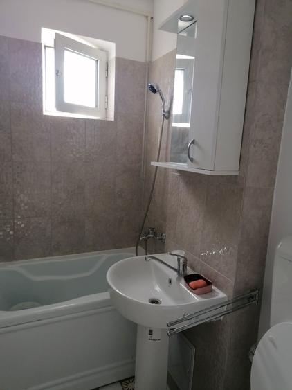 Inchiriez apartament 2 camere central. - 2