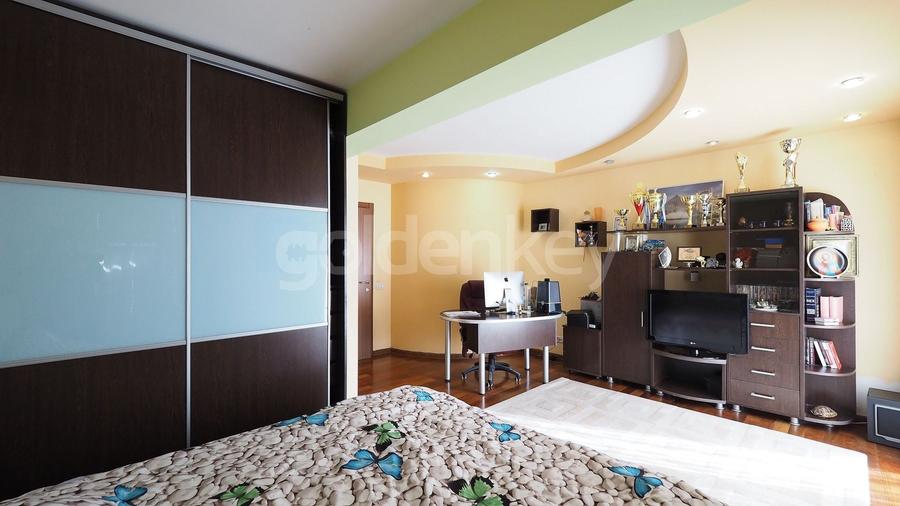 Vila cu 9 camere, 5 bai | D+P+1+M | 416mp teren - 15