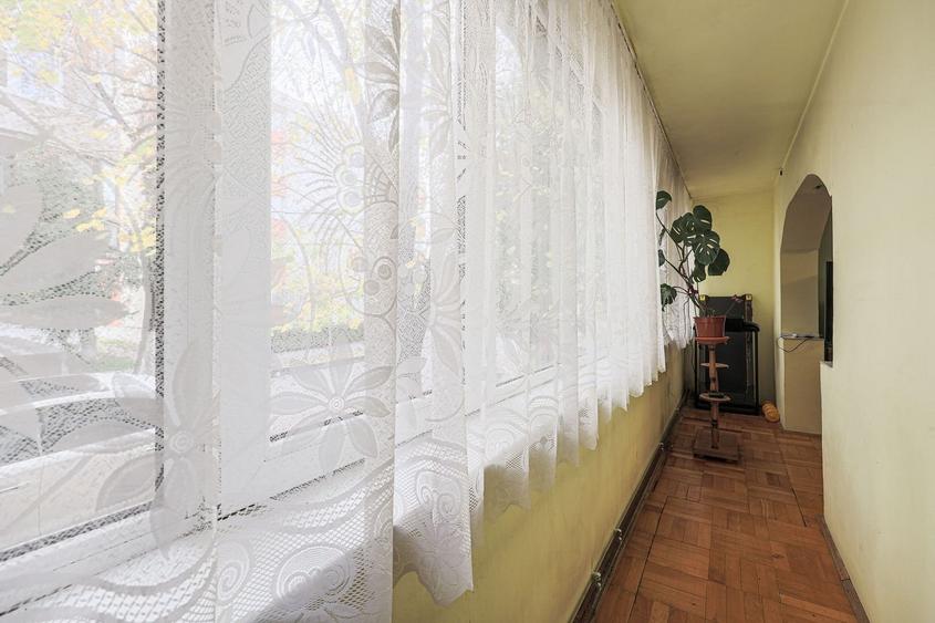 Apartament foarte spațios cu 5 camere la parter in Micalaca Comision 0 - 4