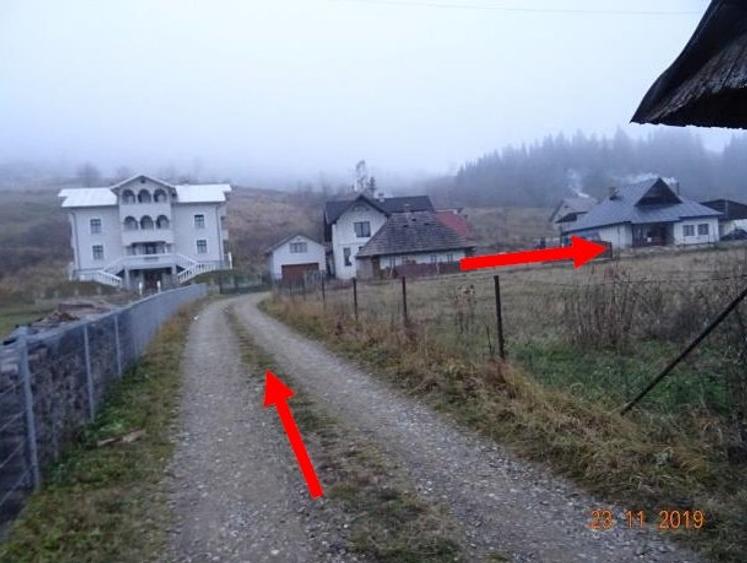 Teren intravilan 1.000 mp + hala debitare si hala prelucrare lemn - 1