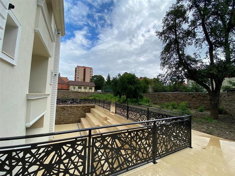 Vila - Bloc modern de 11 camere zona Centrul Civic , Onix - 36