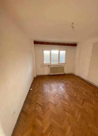 Apartament 3 camere  decomnadat , zona  Cetate - 3