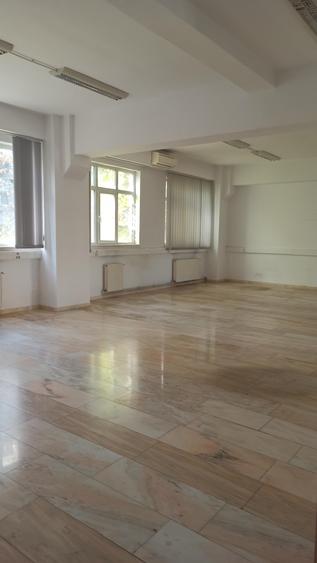 Basarabia - Morarilor (Soseaua Vergului )  spatii birouri in imobil  P+4 - 12