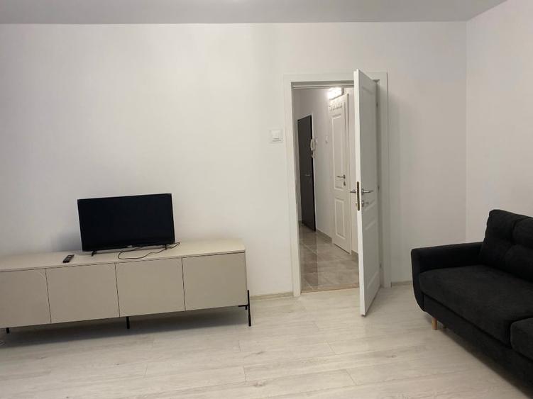 Proprietar, vând apartament cu două camere nedecomandate , mobilat si utilat lux - 7