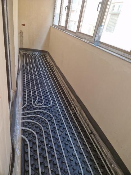 Apartament cu 3 camere decomandat în Energia