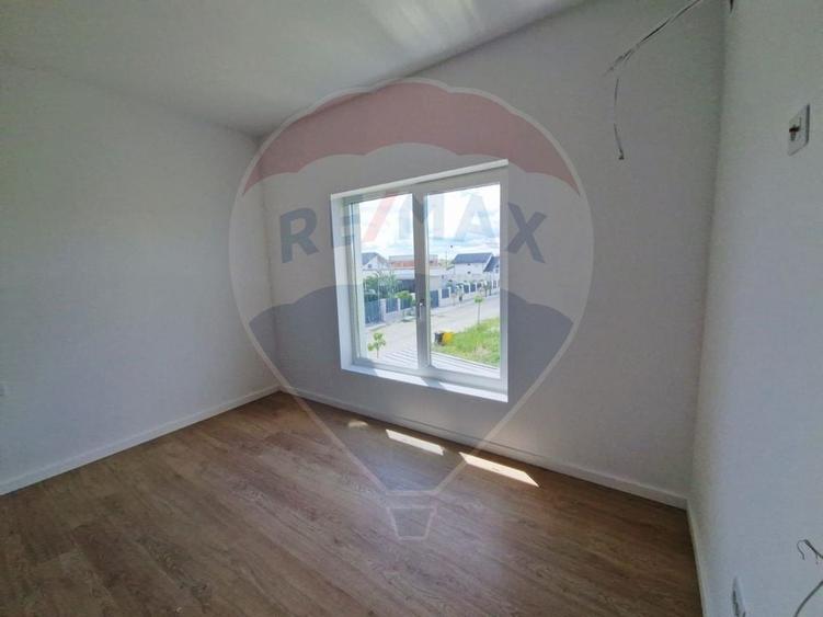 Casă / Vilă - 132,5 mp  , teren - 264 mp  / zona Cârcea - 7