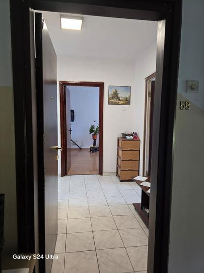 De vanzare Apartament 3camere - 4