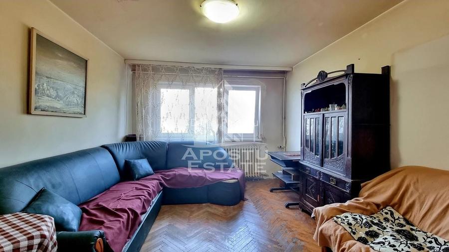 Apartament cu 3 camere, zona Dacia Apartament cu 3 camere, zona Dacia