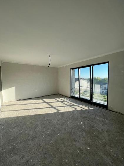 Casa 224mp si teren 451mp - 2