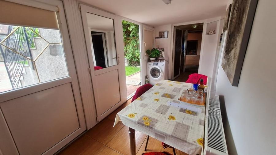 Casă cu 5 camere cu Teren 450 Mp în Trei Stejari