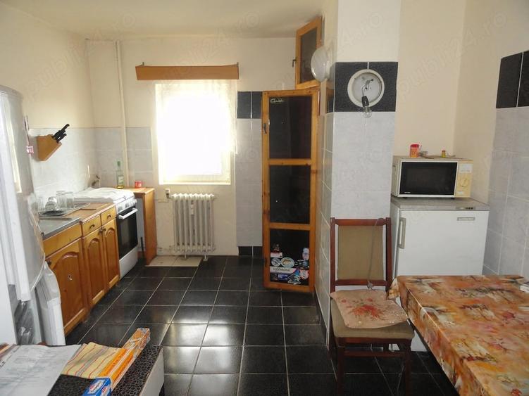 Apartament cu 3 camere semidecomandat în Micălaca