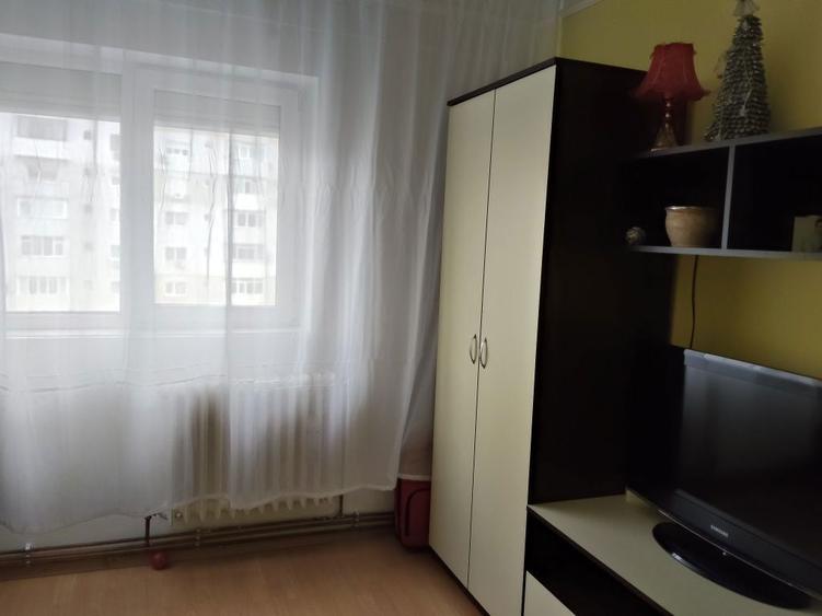 Inchiriez apartament 3 camere, Zimbru , Iasi , etaj 6/10. - 7
