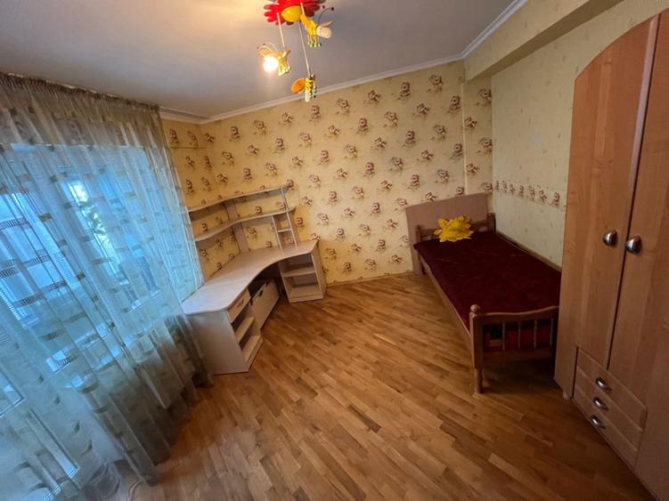 De vanzare 3 camere in zona Schei - 6