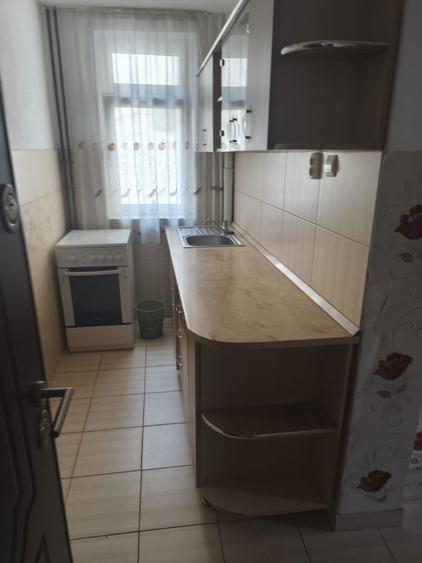 Dau in chirie apartament cu 2 camere decomandat - 1