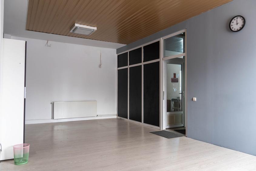 Spatiu pretabil birou de inchiriat - 4